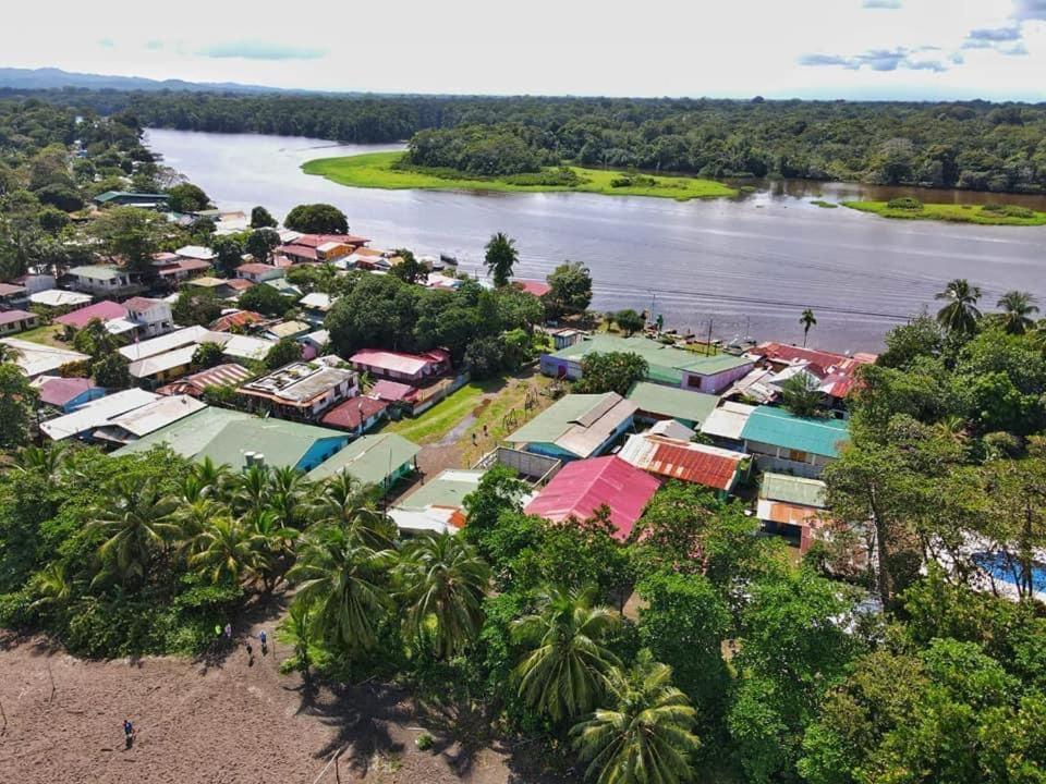 Casa Caribe Bed & Breakfast Tortuguero Exterior photo
